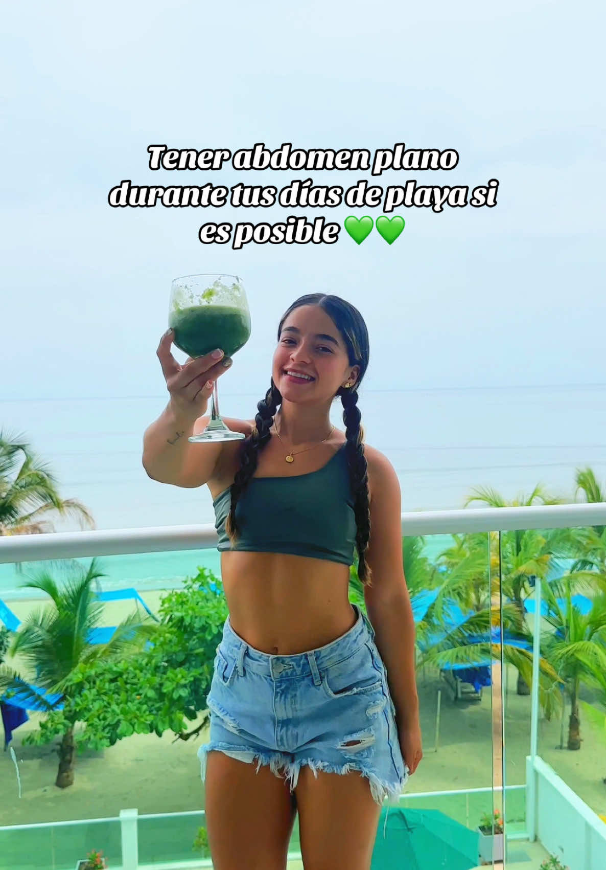 Batido verde fácil de llevar y preparar en todo lugar 🏝️👙#batidosaludable #viral_video #emprendimiento #playa #motivation 