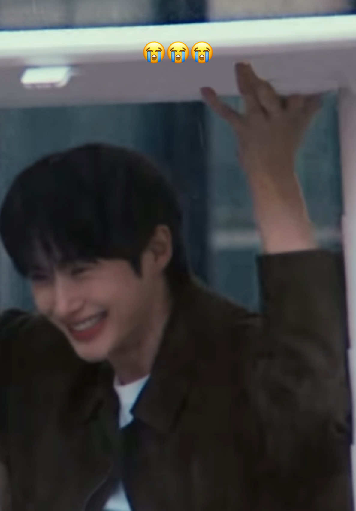 Soobin look so stressed 😆 I did not expect the table😭😭 #CapCut #iloom #byeonwooseok #wooseok #choisoobin #soobin 