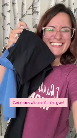 Starting a new gym is all fun and games… until your knee reminds you it’s not 22 anymore. I recently joined a group HIIT workout gym (pray for me), and after day one, my knee was not having it. Enter the @aofit_wellness QuadStab Knee Support—aka my new workout BFF. It’s got an open patella pad for cushioning, four-strap compression that actually stays in place mid-jump squat, and breathable fabric so I’m not sweating underneath it more than I already am. We may be on a fitness journey—but this knee’s got backup now. #HIITgirlEra #KneeBraceChronicles #AOFITPartner #RealLifeFitness