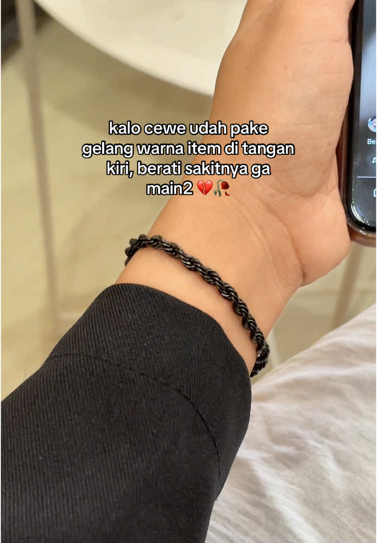 Trauma, mati rasa, ga ada energi lagi buat buka hati 🥲❤️‍🩹 #gelang #gelangcouple #hitam #cinta #xybca #Love 