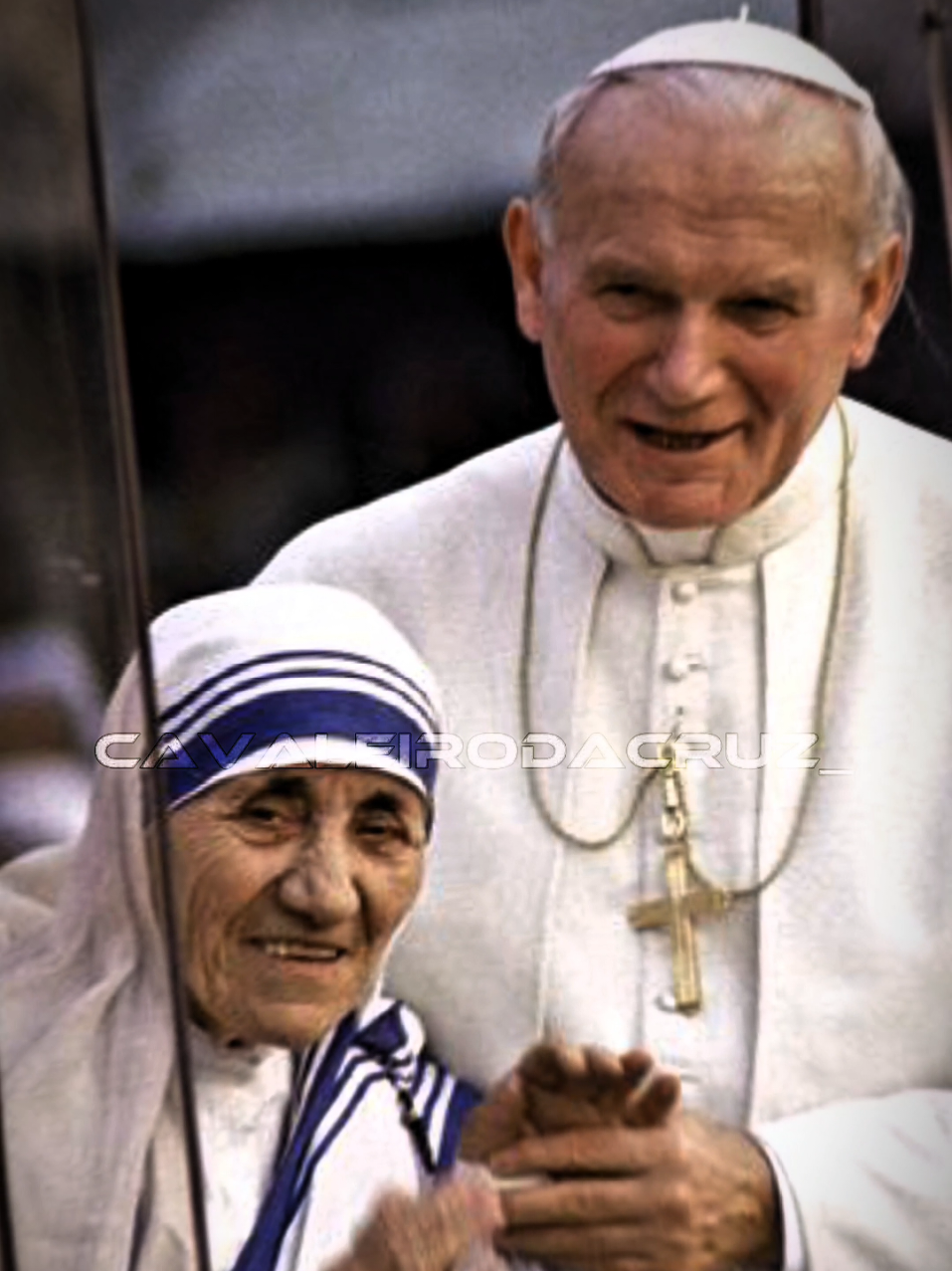 Dois gigantes da fé, unidos por uma amizade forjada na santidade.  São João Paulo II e Santa Teresa de Calcutá: exemplos vivos de amor a Cristo, ao próximo e à cruz. Que essa amizade inspire a nossa missão!