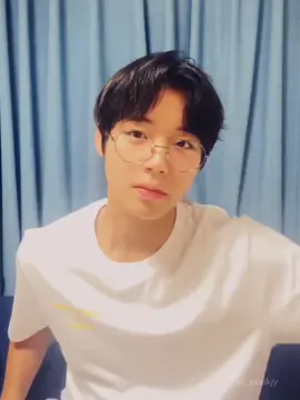 him with eyeglasses >> #parkjihoon #jihoon #weakhero 