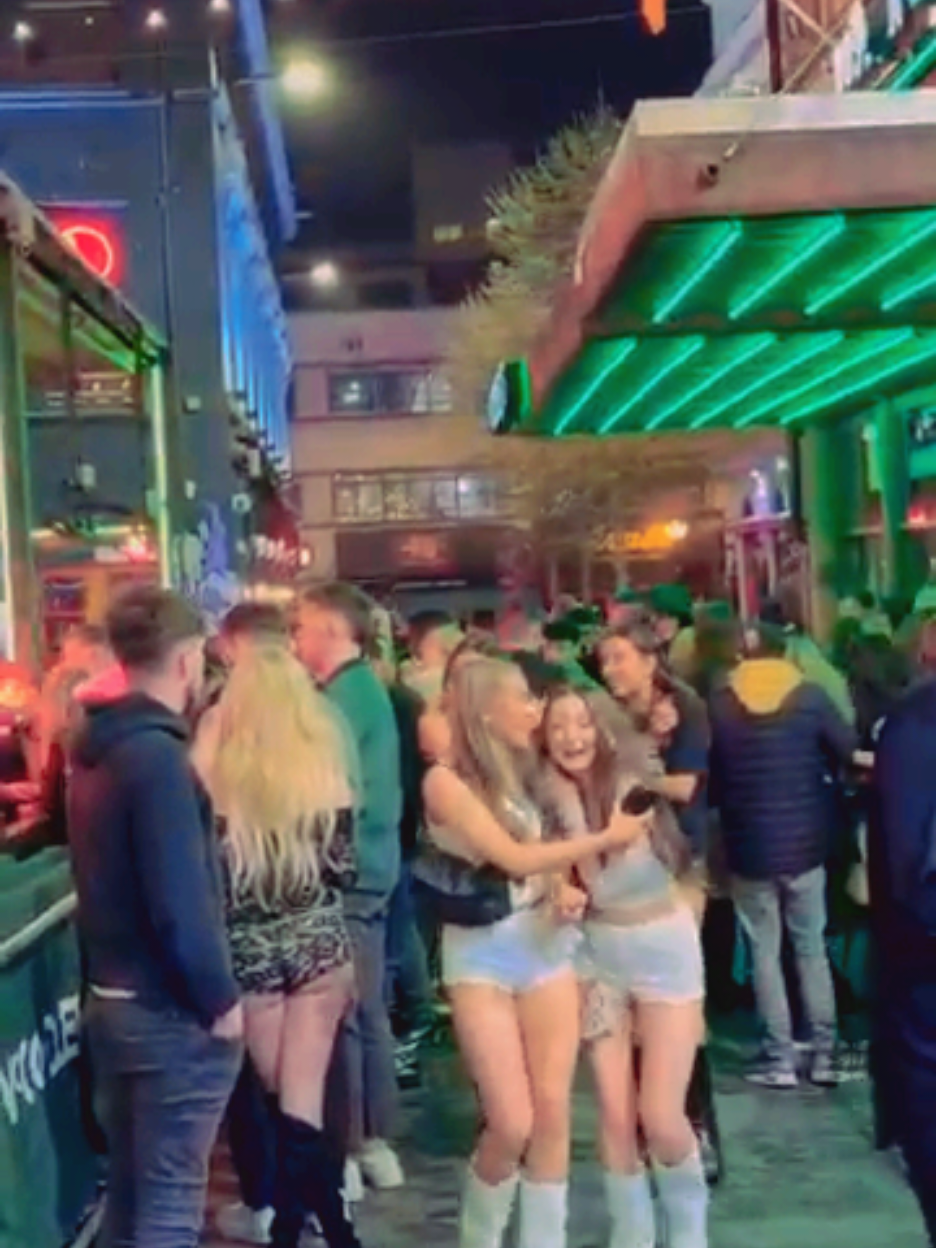 uk🇬🇧🔥 street life❣️ night life❣️#uknightlife #england #monaco #❣️ #nightlife #foryou #beauty #manchestercity #liverpool #beauty #viral #million #💞 #night #night 
