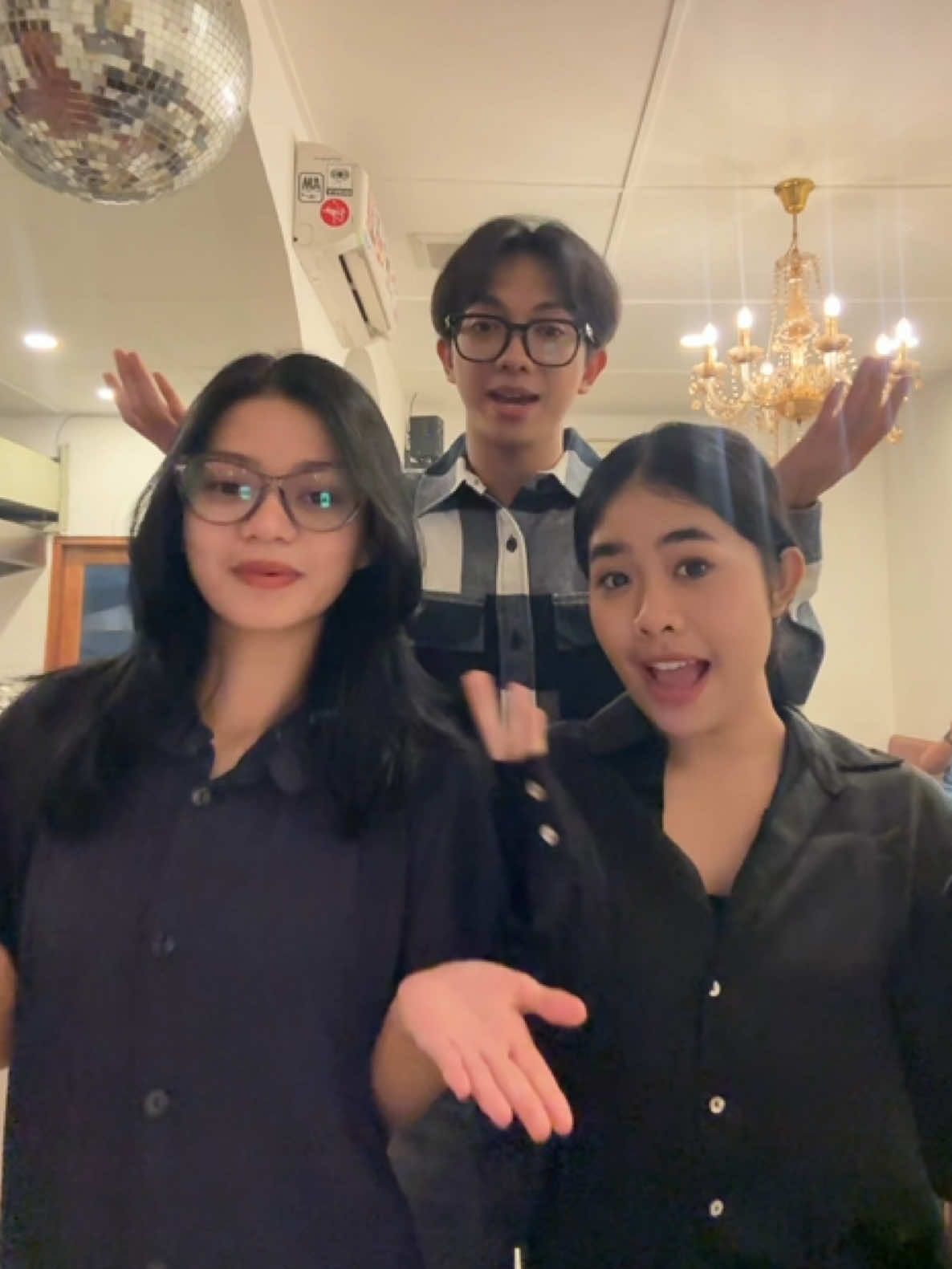 itu mas fajar di belakang ngapain lagi😭 #sptrakori_ #sosokketigalintrik 