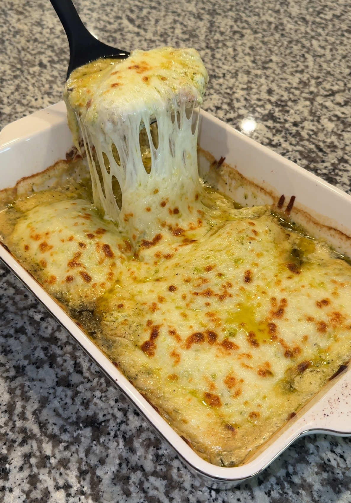 Pesto chicken bake 😍 this was amazing! #easydinner #DinnerIdeas #chicken #dinner #chickenbake 