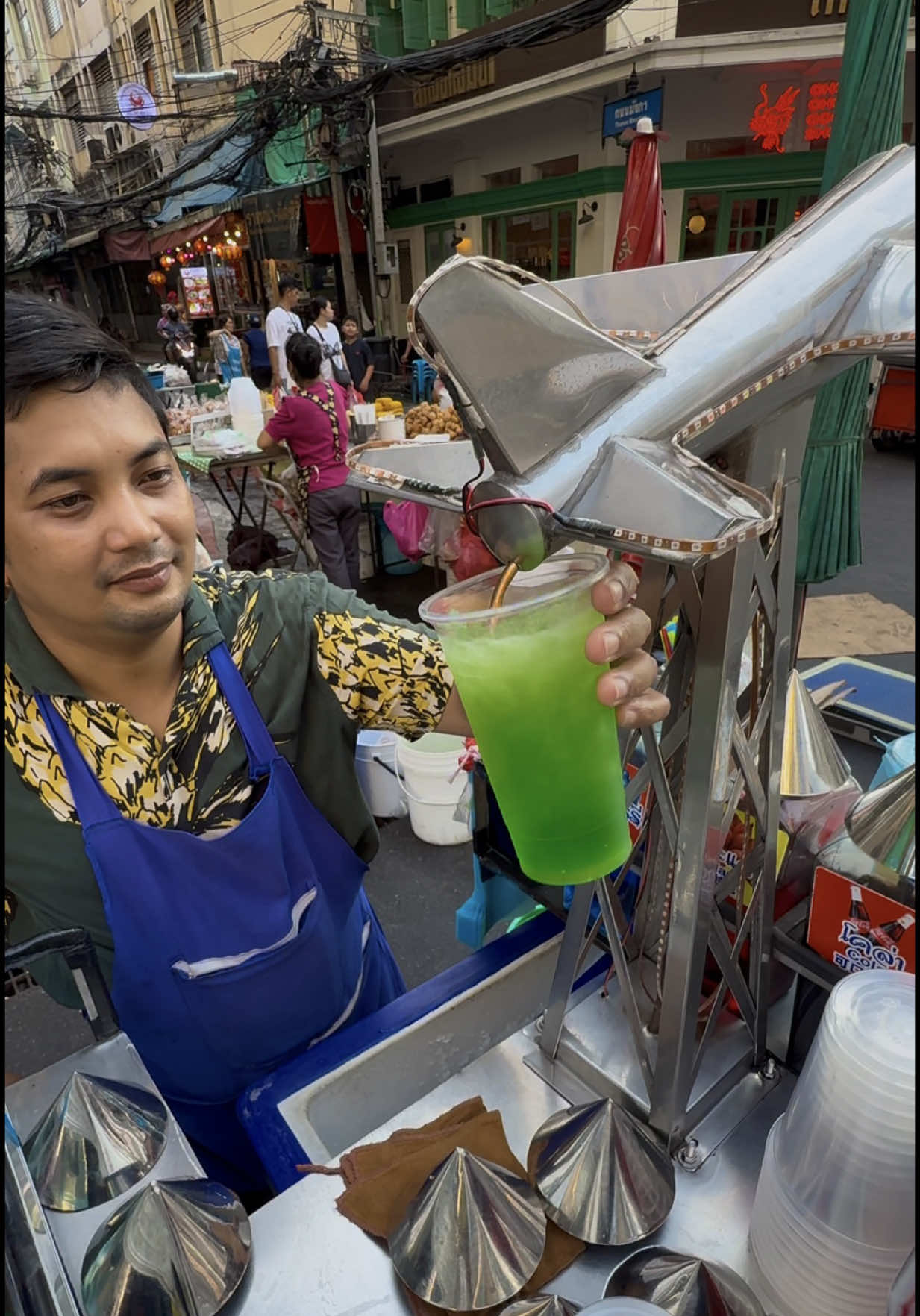 Refreshing Green Lemon Soda In Thailand 🔍 Business name  Lemon Soda 📍Address Chinatown, Bangkok, Thailand 💵 Price  30 baht/$ 0.90 USD 