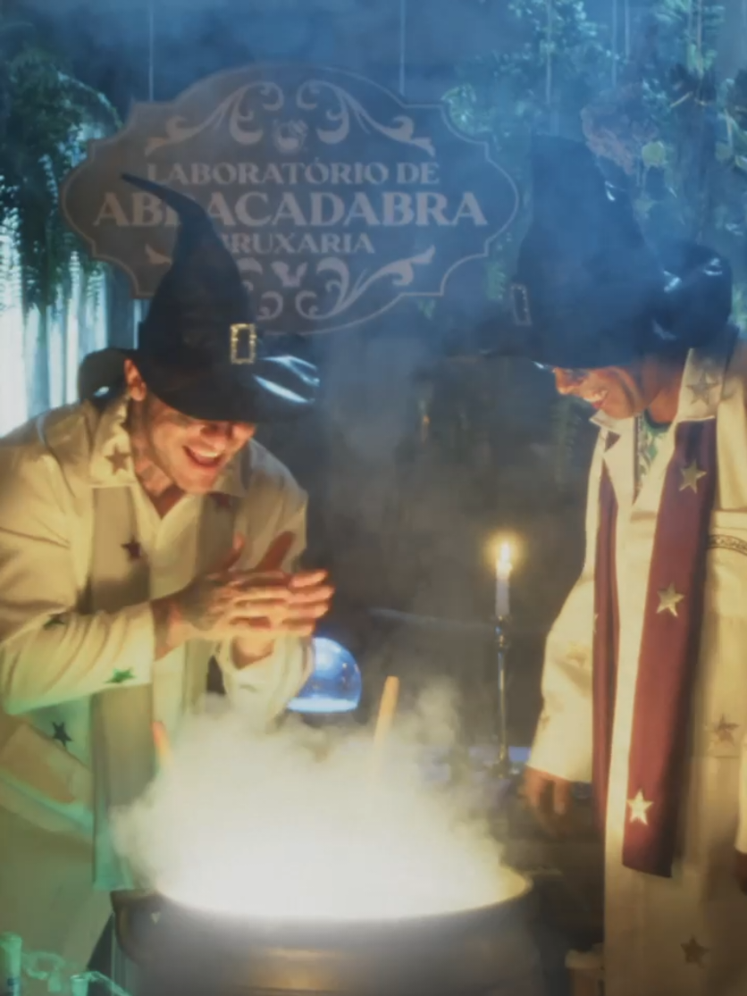Quem bebe flutua, quem duvida, evapora! 🧙🏽‍♂️🪄 Abracadabra Drink. *Aprecie com moderação, proibido para menores.