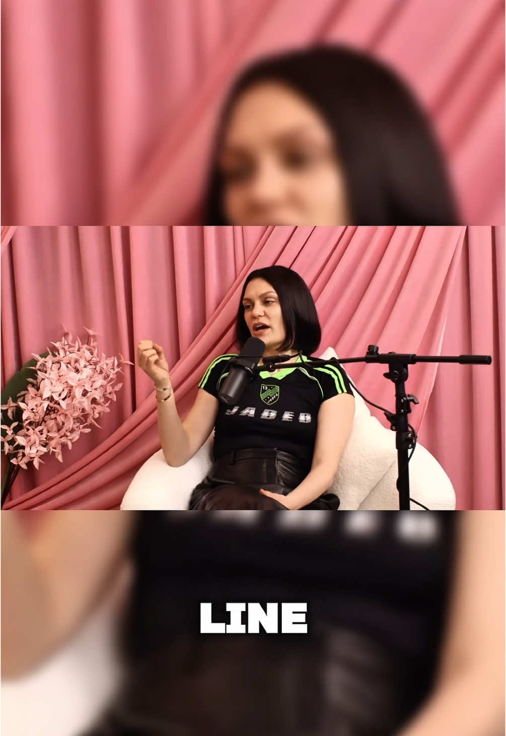 Gotta try avoid eye contact at all costs till the next station 🚉 😂 #jessiej #nickiminaj #arianagrande #fyp #uktv #foryo #podcasts #tfl #london #centralline 
