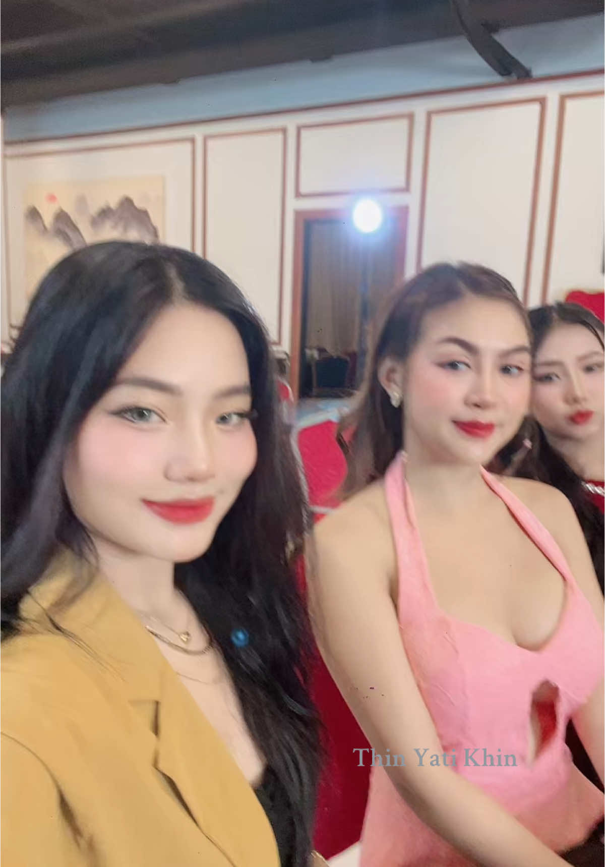 ရွှေကြိုညီမလေးတွေနဲ့shooting မှာဆုံတုန်းလေး😍@Thin Yati Khin(Shwe)🫶✨ #thinyatikhin #shwe #foryou #foryoupage #fyp #tiktokmyanmar🇲🇲 #followers #views 