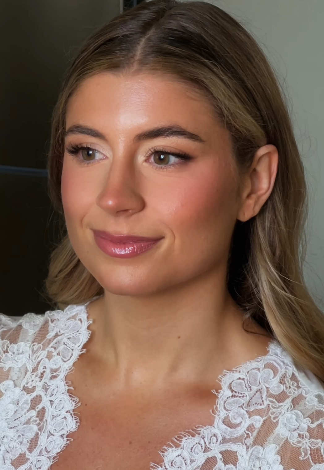 @ashlynmariebeauty killed it with my wedding day makeup 😭  could not have been more perfect!! #weddingtiktok #weddingday #weddingmakeup #bridemakeup #bridalmakeup #bridallook #wedding #bridetobe #bridal #weddingvibes #makeupinspo #makeuplook 