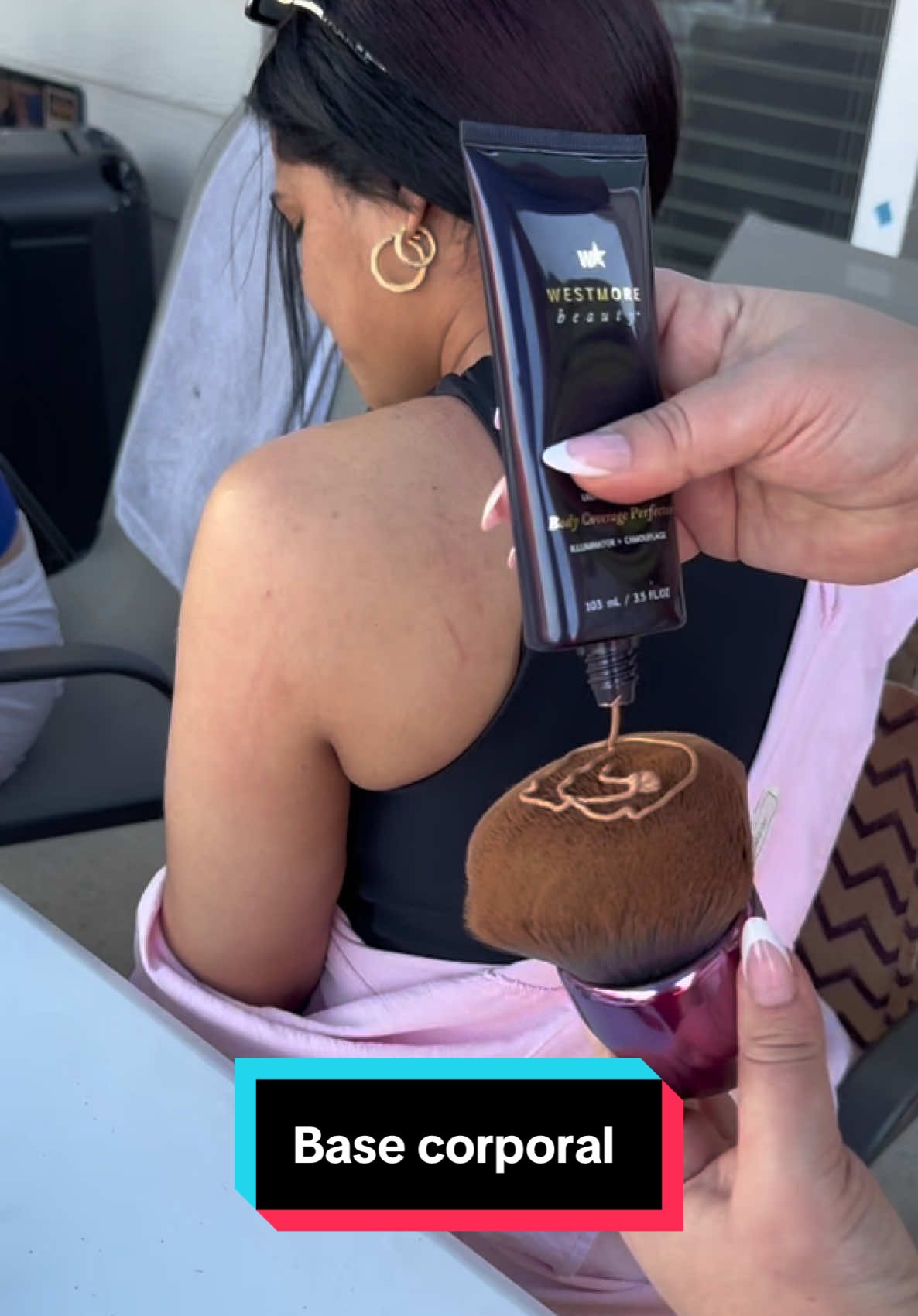 Con esta base corporal no tienes que preocuparte por las marcas de la piel, te tapa todo y la piel te queda brillante y linda #creatorsearchinsights #fypシ #paratiiiiiiiiiiiiiiiiiiiiiiiiiiiiiii #tiktokshop 