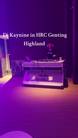 supporting my dear son @k4ynine_ at the first ever #HRC #hardrockcafe in #gentinghighland ...well done my son ... #anakmak #tumpanglalufyp #deejay #sukahatiakulakauapasibuk 