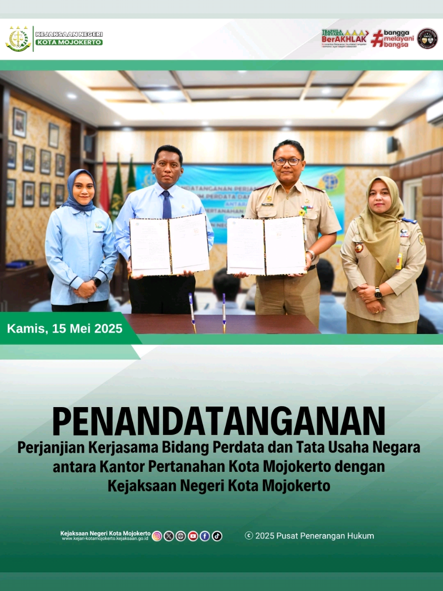 Pada hari Kamis tanggal 15 Mei 2025 pukul 10.00 s.d 11.00 WIB bertempat di Ruang Aula Kejaksaan Negeri Kota Mojokerto telah dilakukan Penandatangan Perjanjian Kerjasama Bidang Hukum Perdata dan Tata Usaha Negara antara Kantor Pertanahan Kota Mojokerto yang dihdiri oleh kepala kantor pertanahan bapak SOLEHUDIN, A.Ptnh, M.H. dengan Kejaksaan Negeri Kota Mojokerto yang dihadiri oleh kepala kejaksaan negeri kota mojokerto bapak BOBBY RUSWIN, S.H., M.H. beserta jajaran. #kejaksaanri  #kejatijatim  #jaksapengacaranegara 