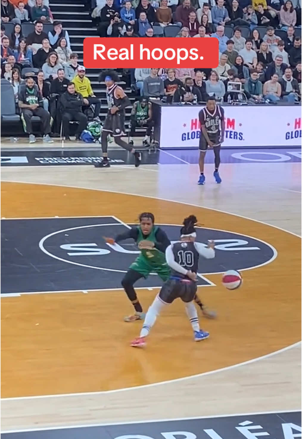 The slides are crazy 😂🔥 (Via @『𝑺 𝒕 𝒓 𝒂 𝒛.』愛 ) #basketball #basketballtiktok #NBA #WNBA #sports #dribbling 