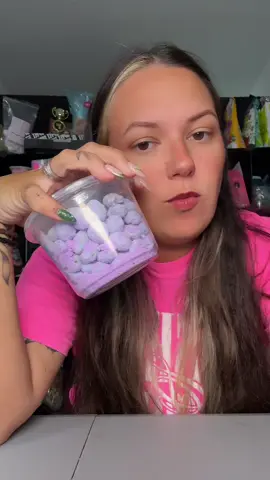 Nothing compares to the fluffy goodness that is Z&b #fyp #gushers #cottoncandy #candyreview #candy 
