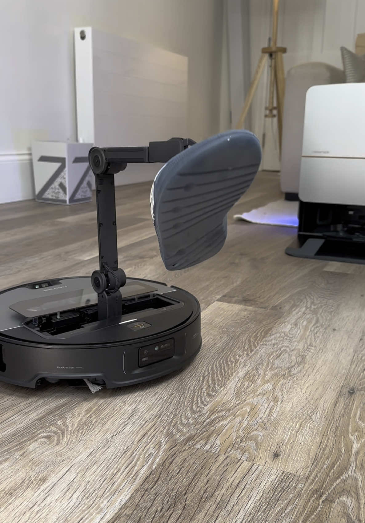 Welcome… to the future 😎 Meet the @RoborockUS Saros Z70, a robot hoover with a mechanical claw that actually picks stuff up 🤯. It’s currently $600 off at $1,999 💸. Check it out using the link in my bio 🫡  #roborock #robotvacuum #sarosz70 #robotics #cleaninghacks #AI #Tech