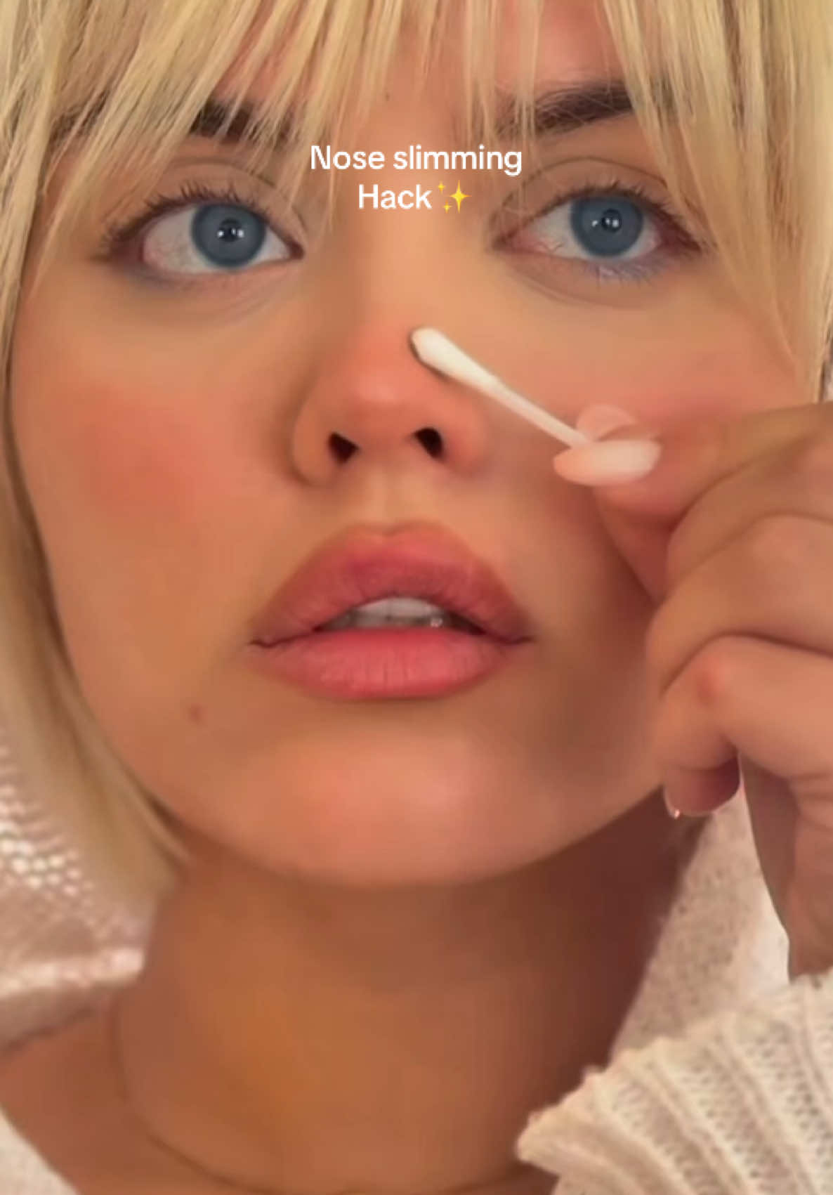 Nose slimming hack ✨ would you try this?  . . #makeuphack #makeuphacks #contour 