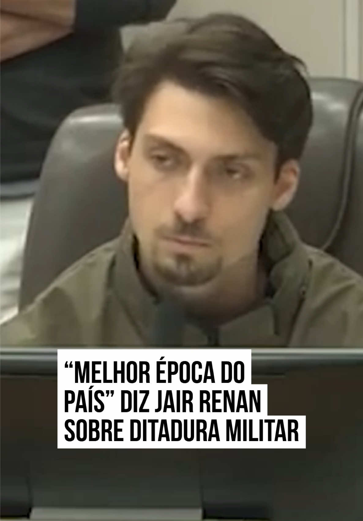 #JairRenan Bolsonaro (PL), vereador em #BalneárioCamboriú (SC), afirmou durante sessão da Câmara Municipal que a ditadura militar imposta sobre o país entre 1964 e 1985 foi “a melhor época do #Brasil” para “a maioria dos mais velhos”. O filho do ex-presidente Jair #Bolsonaro (PL) fez o comentário nessa quarta-feira (14/5). durante votação de um projeto de lei que criava o Dia Municipal da Democracia na cidade. A proposta, de autoria do vereador #EduardoZanatta (PT-SC), prevê a data para o dia 3 de março, em homenagem ao primeiro prefeito da cidade, Higino João Pio, ass4ss1nado em 1969 durante a ditadura militar. Renan questionou a escolha da data da m0rte para a celebração. “É a primeira vez que vejo uma homenagem no dia da m0rte de uma pessoa. Geralmente, é no dia do aniversário, ou no dia que ela fez alguma coisa importante”, argumentou. Alfinetando o projeto de autoria do vereador do PT, o filho de Bolsonaro alegou que tudo que venha do partido de esquerda é de cunho ideológico e questionou o golpe de 1964. “Que golpe foi esse em 64? O povo saiu às ruas pedindo que os militares assumissem o poder com medo do comunismo entrar no Brasil. O Congresso votou e elegeu Castelo Branco, que golpe foi esse?”, discursou Jair Renan. Em resposta, Zanatta afirma que o passado da cidade não deveria ser reescrito “por quem não conhece a história da cidade e nega a história do próprio país” e indicou que o vereador assista o filme Higino Pio: Verdade Revelada, produzido com recursos da Lei de Incentivo à Cultura. O vereador #MarcosKurtz (Podemos), também se manifestou, alegando que a discussão não se relaciona ao PT e que a ideia é homenagear a democracia. “É isso que está sendo colocado aqui, instituir o dia da democracia para que a gente possa realmente enaltecer esse prefeito que foi eleito, não conseguiu exercer o seu mandato e foi morto durante o seu mandato”. #TikTokNotícias 