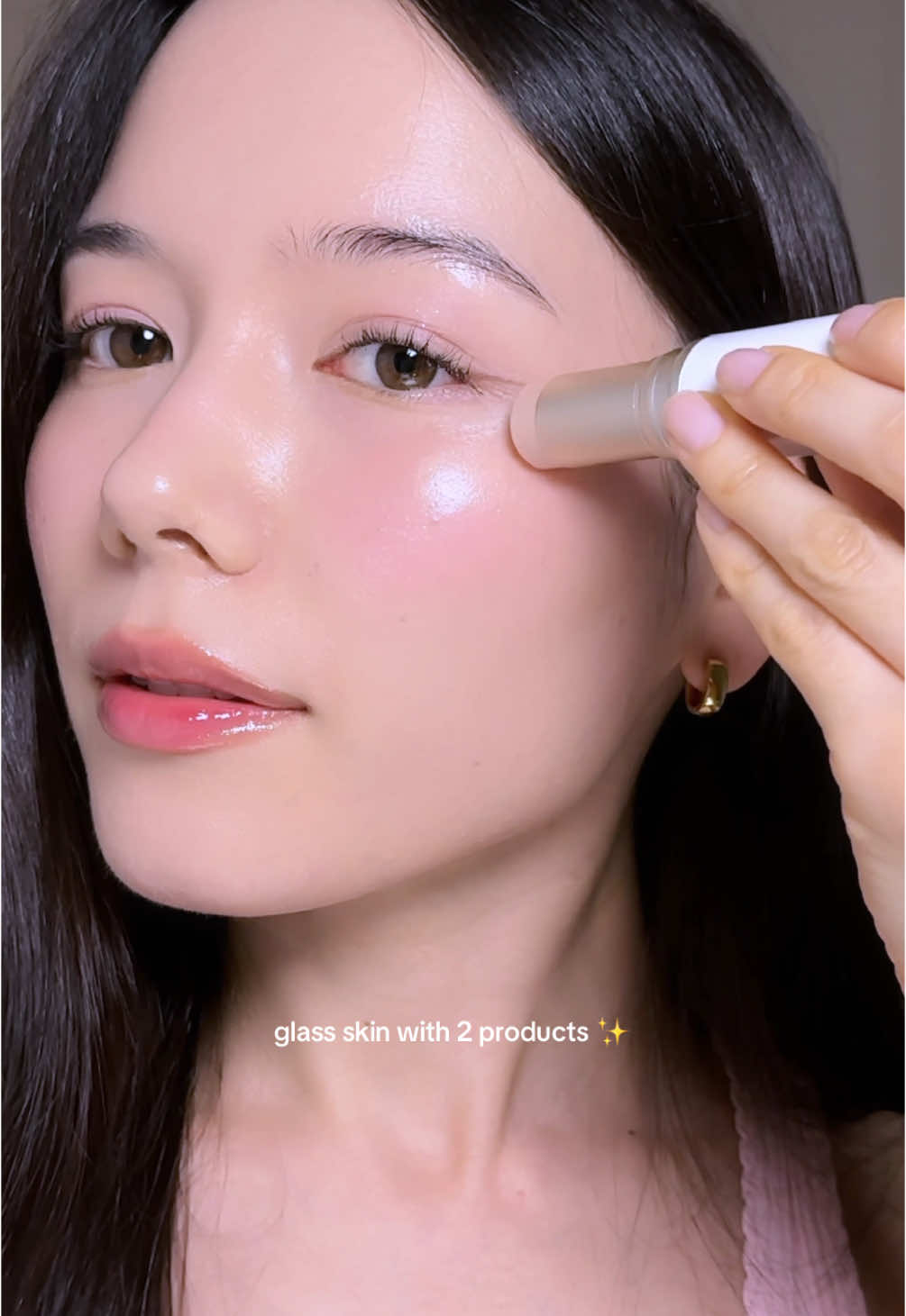 Two products to achieve a glass skin look ✨ using @힌스 hince_official true dimension radiance balm in shelly pink and light 