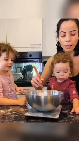 😂😂😂  #baby  #funnybabiesoftiktok #funnybaby #bebeheureux #babywithdaddy #funny #videodroles #funnyvideostolangh #funnytiktoks #videofourire #videoàmourirderire #enfantheureux #enfantsheureux #bébédrole #bébés 