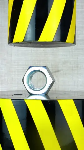 #hydraulicpressvideos #anime #foryou #foryoupage #viralvideo #viralvideotiktok #frasesmotivadoras #fyp #tiktokuk_uk #viralvideos #tiktokjapan 