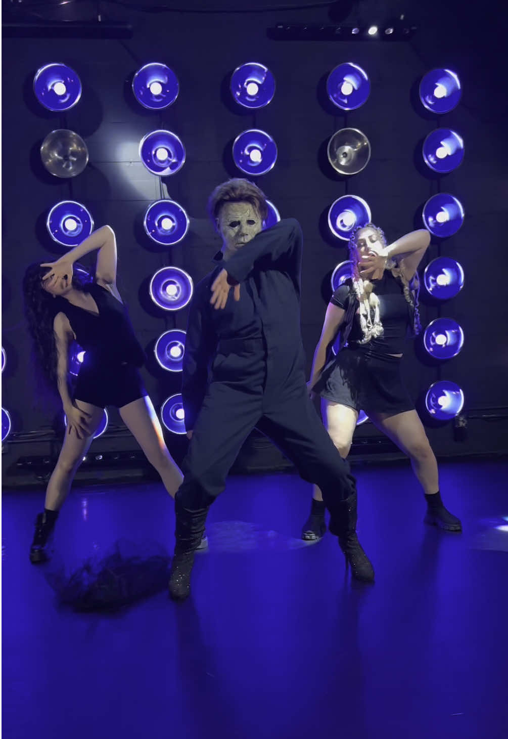 🍎✨ @ladygaga  Dancers: @MJ_Mikesell_ @Maya Peterson  🎥: @King Sauce 