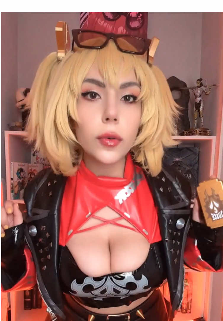 Literally my two sides are in this video 🤔 #burnice #zzzcosplay #zenlesszonezero #animecosplay #fyp 