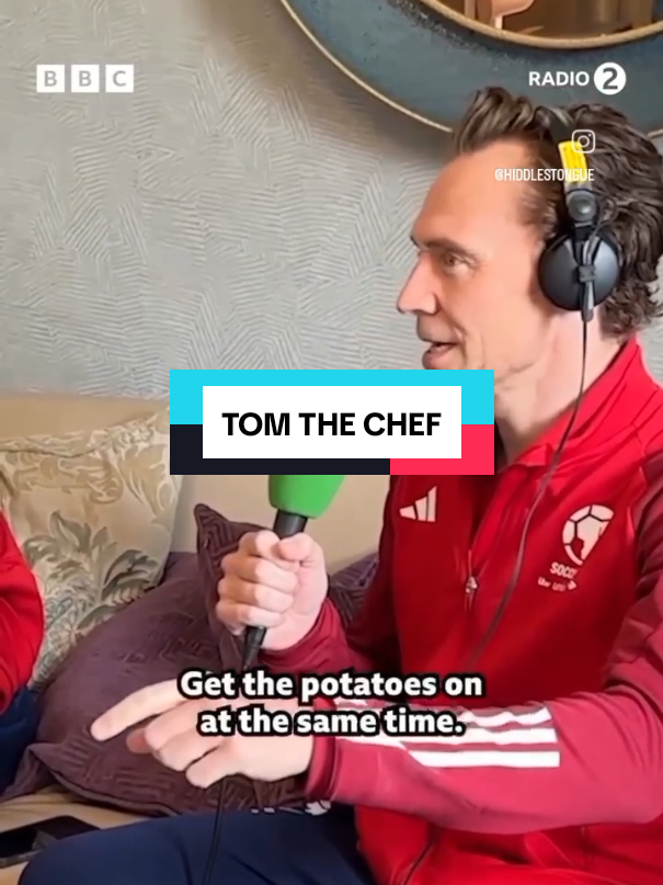 Hungry ??? Tom telling for BBC Radio 2 about his delicious chicken recipe! We need a Tom Hiddleston recipe book ASAP !!!!  Via my Hiddlestongue Instagram page  #TomHiddleston #hiddlestonvideo #HiddlestongueIG #HIDDLESTONER #Cook 