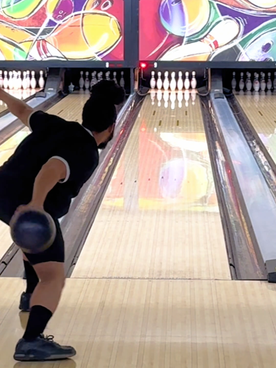 2 days in a row #bowling🎳 #bowlingrelease #bebowled #bowltok #curve 