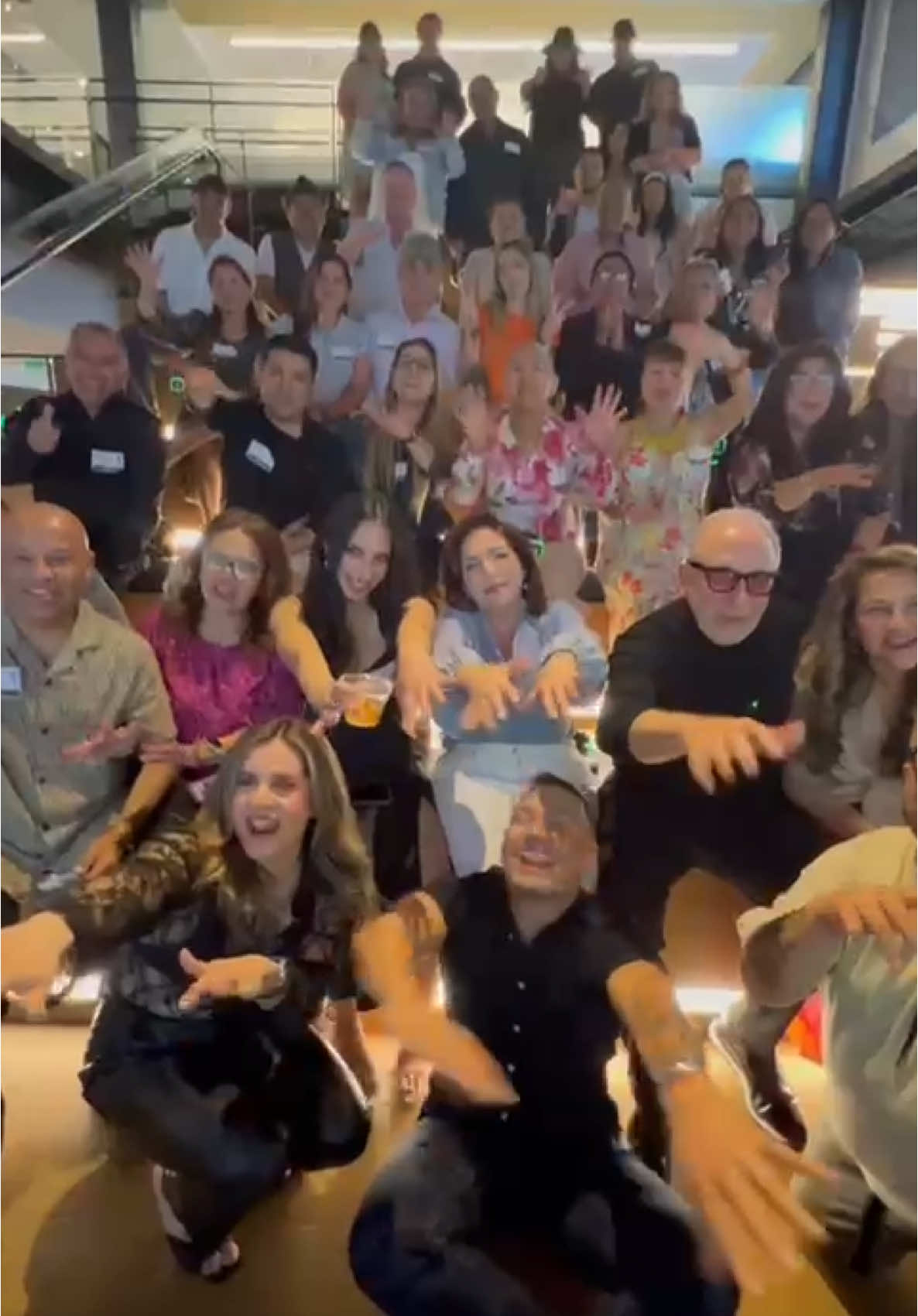 Loved spending time with some fans for a special #raíces album listening session in #LosAngeles and thank you #iloveklove for helping make this happen!!! ❤️😊👏❤️😊you can pre-save Raíces now… link in bio 🔝 ¡Me encantó pasar tiempo con algunos fans para una sesión especial de escucha del álbum #raíces en #LosAngeles y gracias #iloveklove por ayudar a que esto suceda! ❤️😊👏❤️😊puedes guardar previamente Raíces ahora... enlace en la bio 🔝