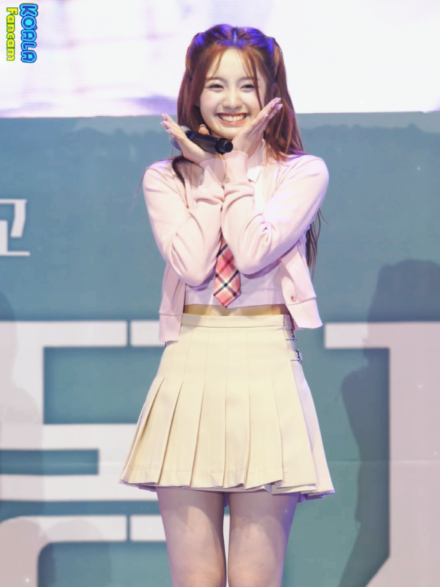 ELISIA fancam Cheer Up  Source Yt: koala LEE  #unis #elisia #swicy #cheeruptwice 