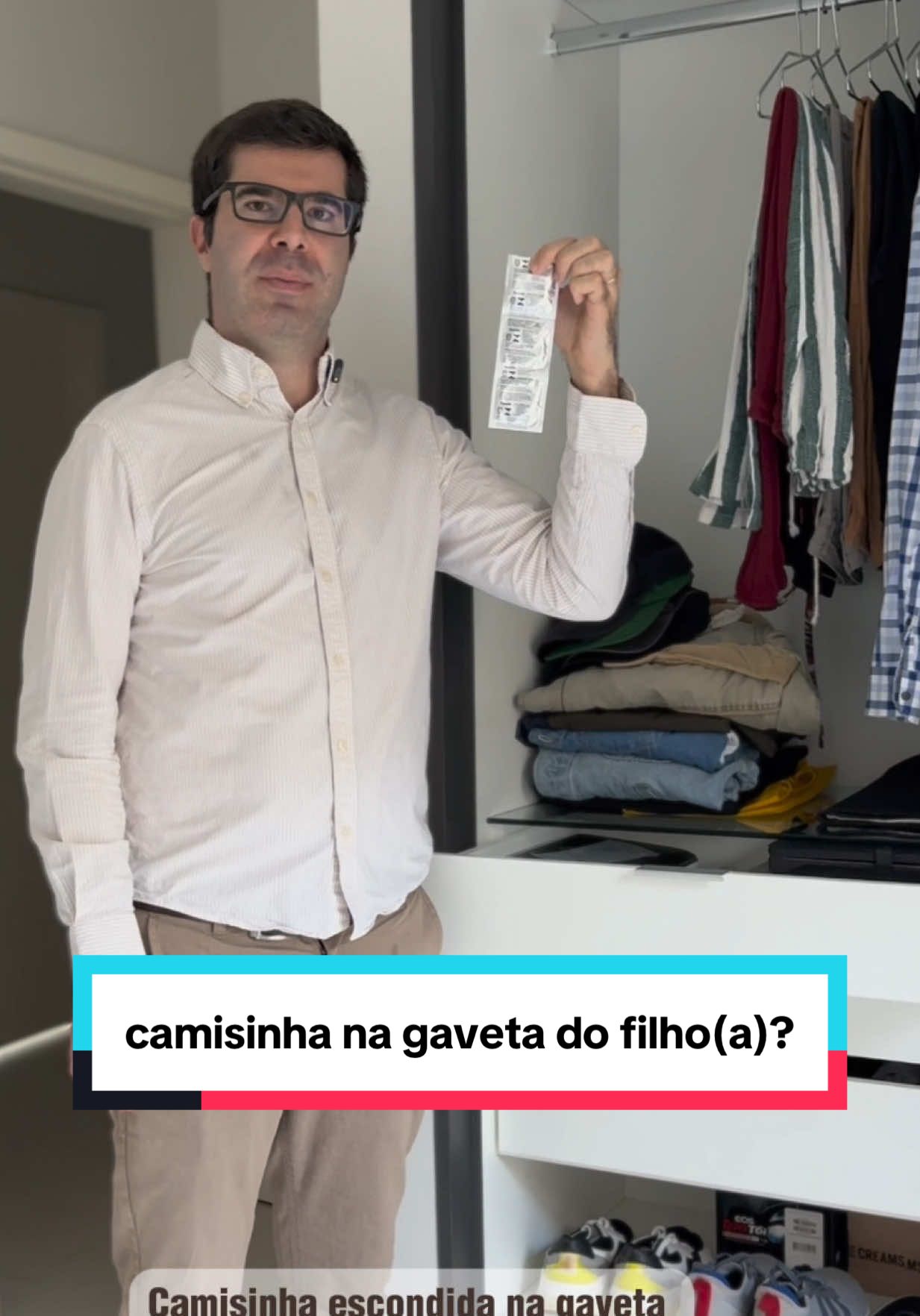 Todo mundo conhece uma mãe que colocava camisinha na gaveta do filho(a).  🆕 Agora é hora dela se atualizar. A PrEP é um método de prevenção contra o HIV que vem pra somar com a camisinha e as mães corujas precisam conhecer! 😉 ♥️ Porque proteger quem a gente ama também é falar sobre saúde sexual com naturalidade e informação.  Mãe moderna é mãe informada. Ricardo Kores Médico Infectologista CRM MG 68924 l RQE 58891 #mae #maezona #maedemenino #maedemenina 