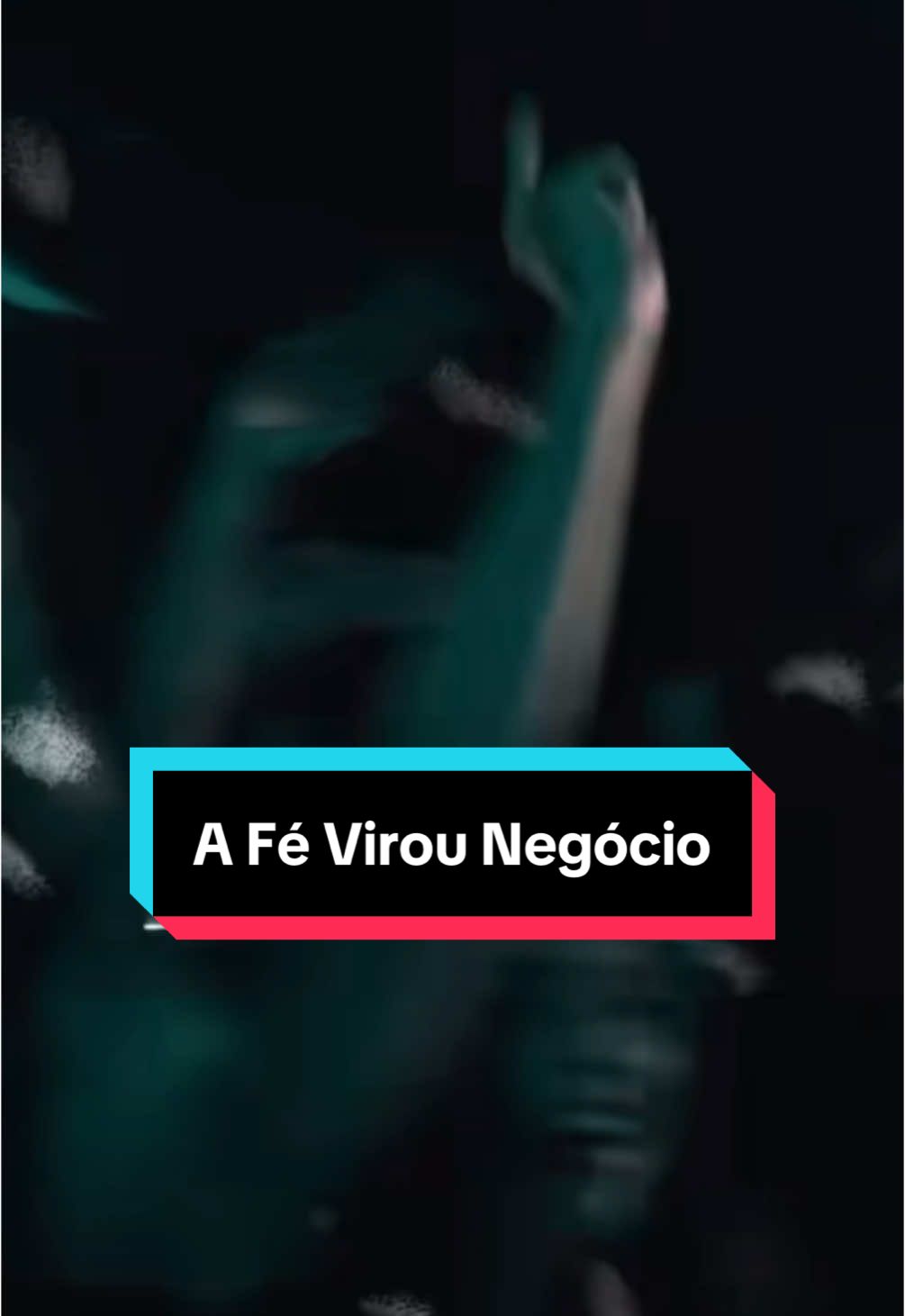 A ética evangélica mudou - e a música prova. Assim como a Camila Barros, autora da matéria “O mundo paralelo da cultura pop evangélica”, da Super Interessante, também fui uma criança que frequentava a igreja por conta da fé da minha mãe. Desde cedo aprendi uma clara separação - o que é de Deus e o que é “do mundo”. Bom, corta pra 2025, parece que a lógica se inverteu completamente. As Igrejas deixaram de rejeitar o secular e, pelo contrário, trouxeram tudo para dentro. Na música isso fica evidente. Ritmos que jamais seriam ouvidos em cultos passaram a fazer parte da rotina dos fieis. Rap, trap, funk, arrocha, rock, heavy metal… tudo é gospel. A partir disso nasceu o vídeo de hoje, um dos mais interessantes e complexos que já fiz, em que analiso essa mudança no perfil dos evangélicos, sobretudo com a ascensão do neopentecostalismo, este que anda de mãos dadas com o neoliberalismo.  Enfim, tá tudo explicadinho no vídeo. Tire cinco minutinhos e aproveite. Deixe sua opinião aqui, é muito importante! Ah, e compartilhe e me siga para mais conteúdos como este.