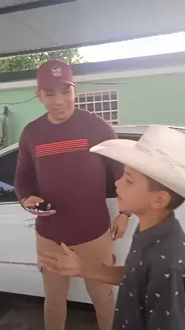 Williams Palij un niño talentoso cantándole a mi hijo Ramón Blanco junior 💪😍