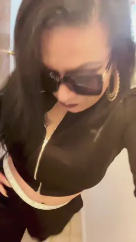 Cuando estoy sola.. YO APROVeCHO! 🤣 #mama #solaencasa #fyp #enparati #mariahcarey #40andover #chingona #viral #mundo #yque #thurstythursday #kareoke #cantando #mom #boymom #mediviertoencasa #mediviertocontiktok #mexicantiktok 