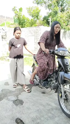 Suara Motornya Aneh #funny 