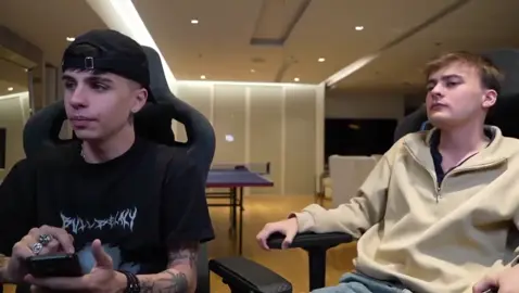 Mernuel se la muestra a moski en stream #moski #mernuel #bauletti #kick #argentina #clips #fyp #streamer #tendencia #clipkick #clipviral #stream #twitch #twitchclip #elmoski #mernosketti