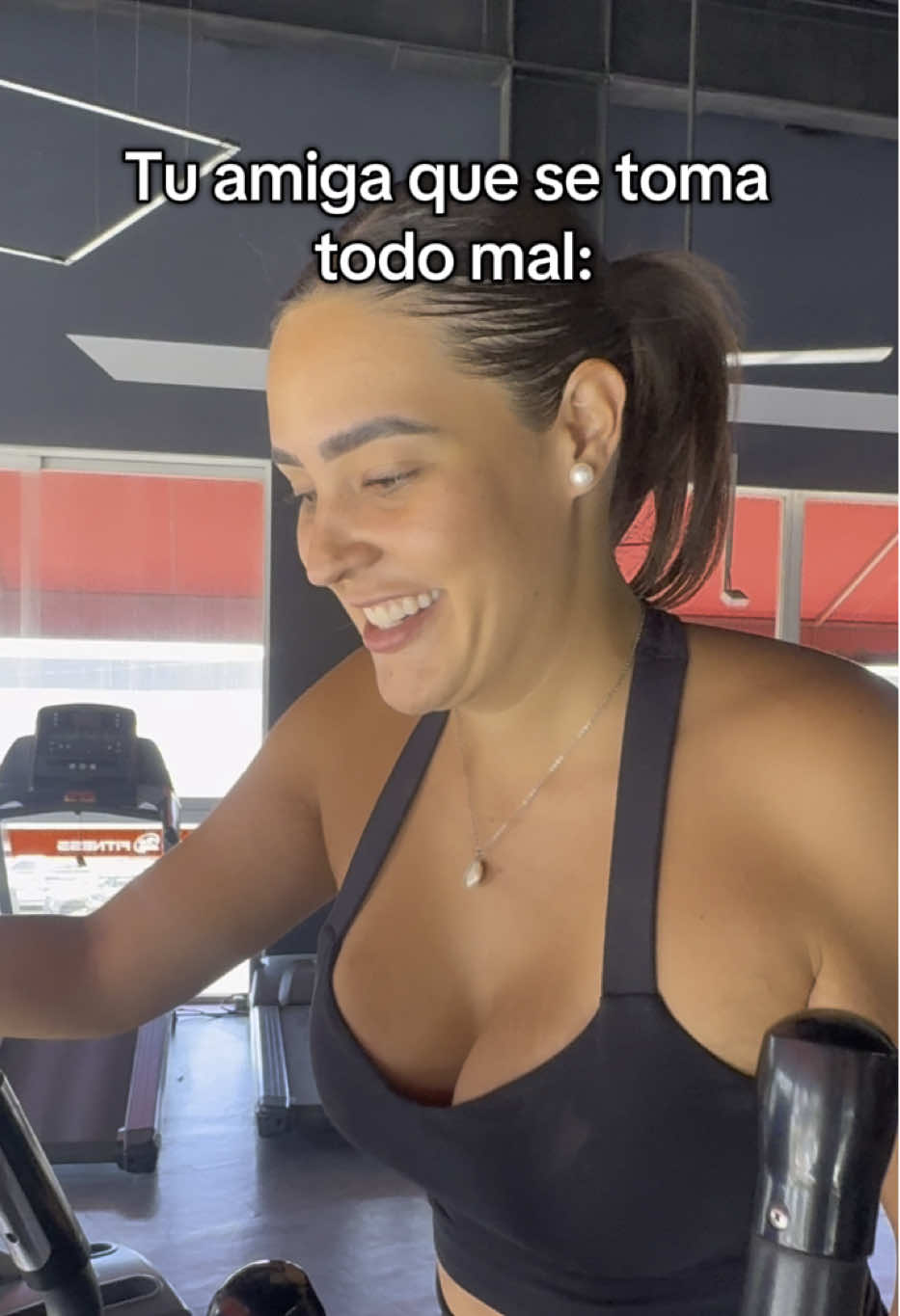 Tu amiga que se toma todo mal: #lozano #rayiza #fyp #paratii #viral #hazmeviral #humor #comedia 