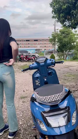 ท้ายแน่นๆ🛵💨#ทิฟฟี่ #ผู้หญิงตัวเล็ก #จีออโน่ #จีออโน่ดิวะ #จีออโน่แต่งสวย #สกายบลู💙 #giorno304 #ผู้หญิงแต่งรถ #เพลงฮิตtiktok #ปราจีนหวานเจี๊ยบ😝 #fyp #ฟีดดดシ #อย่าปิดกั้นการมองเห็น 