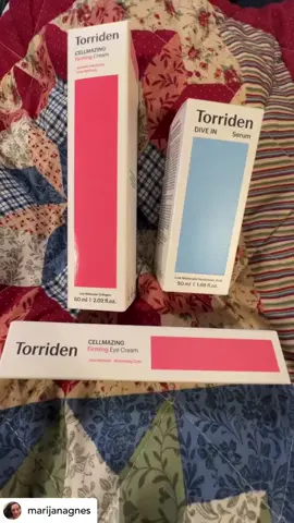 Torriden #prbox ! Still have 3 more products to introduce you! Torriden Dive In Low Molecular Hyaluronic Acid Serum. This lightweight serum is suitable for all skin types. Contains 5 types of hyaluronic acid which sinks into the layers to keep the skin hydrated. I really enjoy using this serum because my skin reacts to it very well. After using the toner, I take two drops and that’s covering my whole face. Absorbs relatively fast and it I don’t overdose it, it doesn’t leave a residue. My skin looks dewy and plump. Torriden Cellmazing Firming Cream. The cream is formulated to help the mature skin with enlarged pores and elasticity. The ingredients are: 5D collagen, amino acid, peptides and hyaluronic acid. With these ingredients the cream is working on my skin to hydrate, to boost the elasticity and shrink the pores. The texture is like a sherbet and jelly and it absorbs quickly. My skin handles it well, no stickiness afterwards and by touching my skin, it feels moist and firmness, the elasticity didn’t improve that much but I will keep using and wait to see progress. Torriden Cellmazing Firming Eye Cream. The cream will help to improve the elasticity and hydration. It also helps with wrinkles and fine lines. Contains: collagen complex, retinol complex, hyaluronic acid, niacinamide and adenosine. Lightweight, creamy and silky texture, allows the cream penetrate deep into the layers into the sensitive under eye skin. I just love how effortlessly sinks in and smoothes the skin all around my eyes. That’s a definite keeper. I’m truly honored and happy for the products and I will use them all. Thank you @torriden ! #torriden #torridenmatureskin #torridenmatureskincareproducts #callamazing #collagen #firming #poreperfecting #giftedbytorriden #kbeauty #koreanskincare @TORRIDEN US @𝗧𝗼𝗿𝗿𝗶𝗱𝗲𝗻 토리든 @TORRIDEN OFFICIAL 