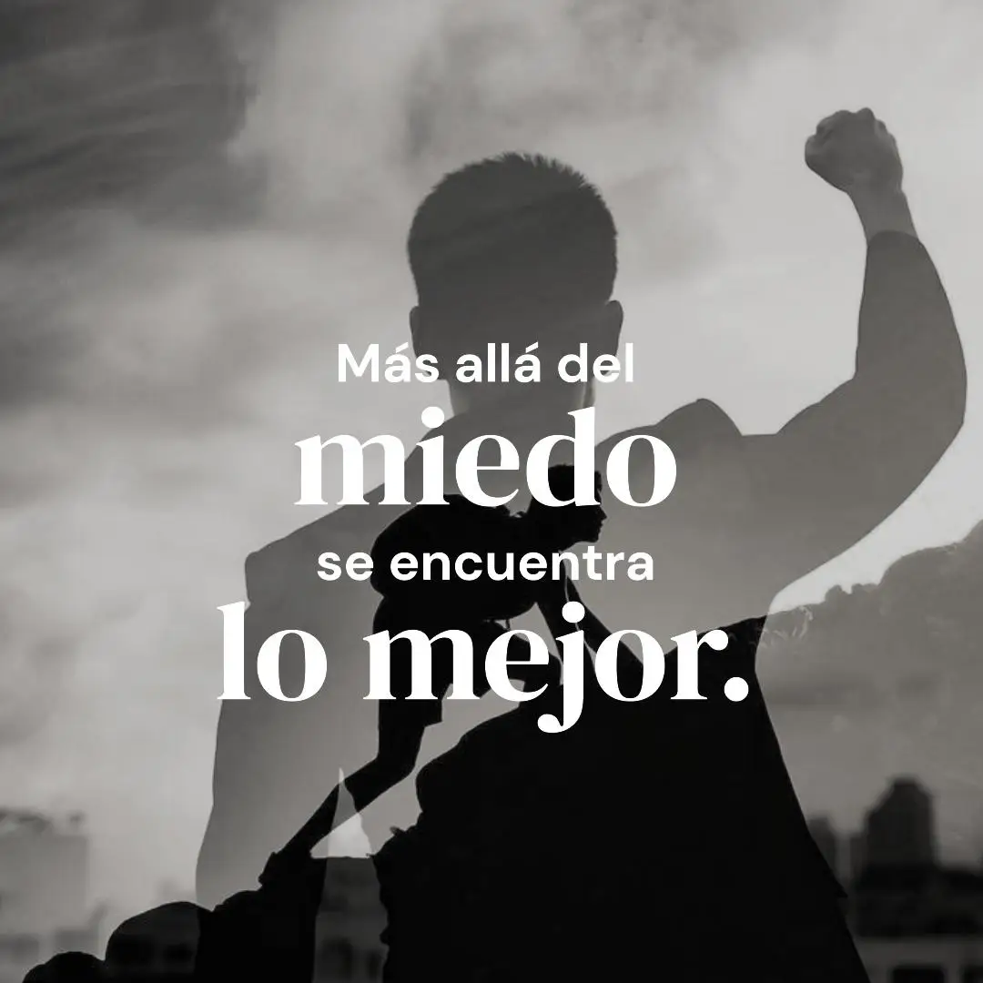 El miedo es la barrera que separa lo ordinario de lo extraordinario. Atrévete a dar el paso, a romper tus límites, porque al otro lado del temor está todo lo que sueñas: tu crecimiento, tu libertad, tu mejor versión. No se trata de no tener miedo, sino de avanzar a pesar de él. #MásAlláDelMiedo #SuperaTusLímites #SinMiedoAlÉxito #CreceSinFronteras #TuMejorVersión #ValentíaDiaria #DesarrolloPersonal