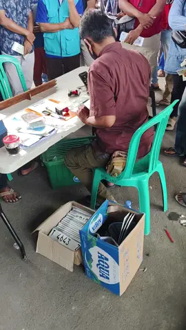 Aa teteh, bapak ibu.. saran aja, kalo mau bayar pajak mending langsung bayar pake aplikasi sapa warga. daripada dijokiin ama samsat keliling kena adm setara pajak setaun😃 #samsatkeliling #subang #fyp 