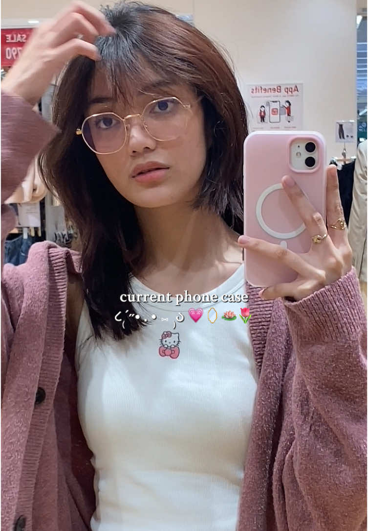 anyone wanna have matching pink phone cases with me? 😋😋
