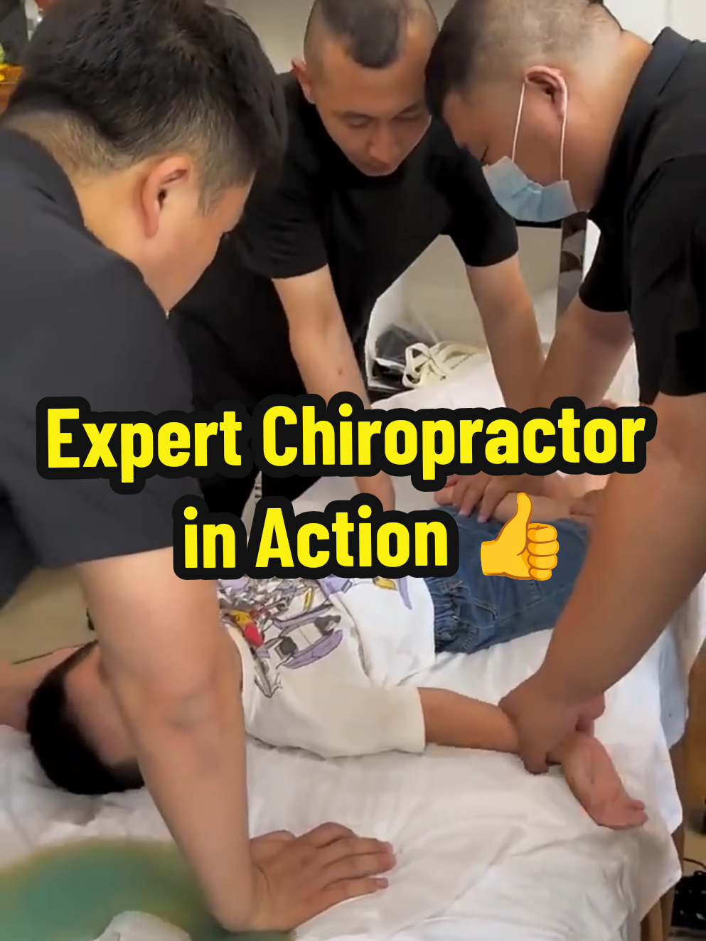 This great chiropractor is treating a little boy who has difficulty walking. #chiropractor #bonemaster #viral #expert 