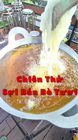 Chiên lại sợi bún bò với một lò khác !#ranfriedchien #foodtiktok #ChienTatCa #AmThucDocLa 