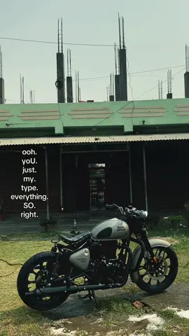 Bullet just my type😍#fyp #viral #rebornclassic350 #royalenfield 