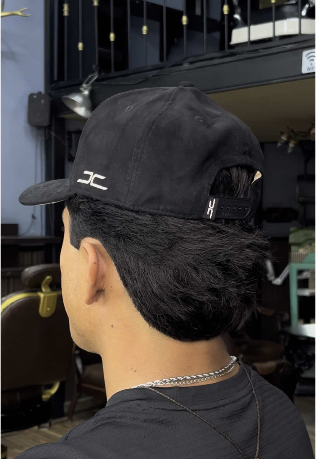 CORTE CLÁSICO CON TEXTURA🧢🔥🤌🏼#barber #barbershop #barberia #cortedepelo #alucin #alucines📿🧿🙈 #corridos #corridostumbados #haircut #clasico #corteclasico ##textura##gorra##gorras