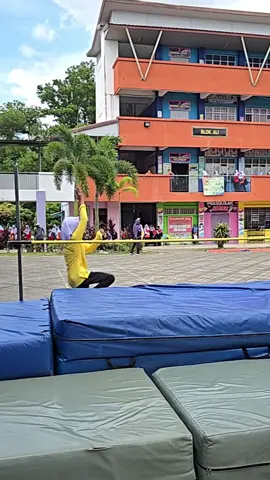 TAHNIAH Pecah rekod Lompat Tinggi SKTP2 Adelia Medina 6MMU Ketinggian : 1.30m Rekod : 1.24m (2016) #sukantahunan #acaraakhir #lompattinggi #memories  #happiness  #sasteri #sasterihebat #healthylifestyle  #fyppppppppppppppppppppppp 