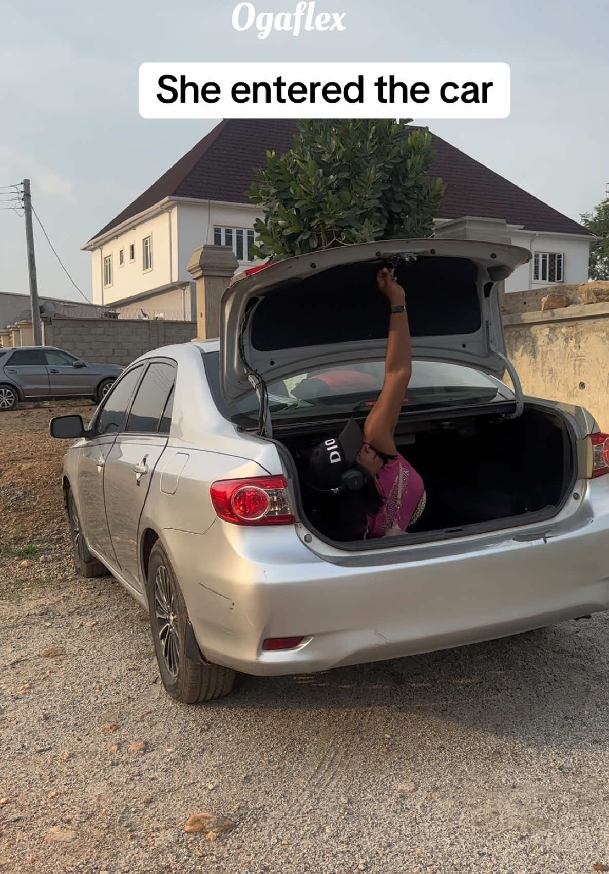 She entered the car and this happened #longervideos #fypシ #fyp #fypシ゚viral #fypage 