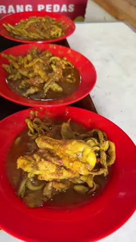 Hari Jumat tgl 16 Mei lapak buka seperti biasa beb #cekerpedascocotetonggo #cekercocotetonggo #cocotetonggo #favoritcewek #kulinersurabayaenak #kulinersurabayapusat #jlkombespolmduryat #kulinermalam 